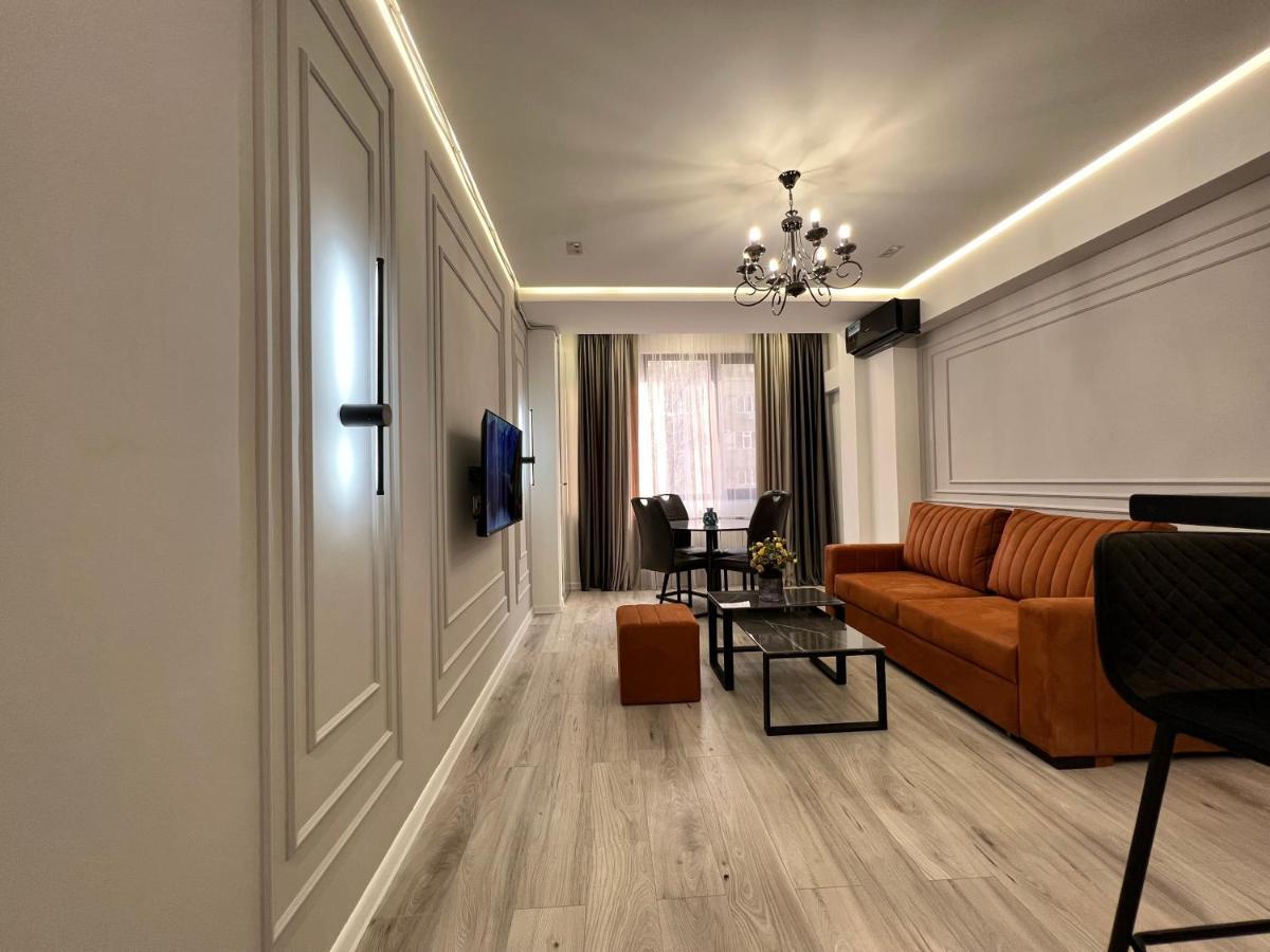 Cozy Apt 3 City Center Yerevan Bagian luar foto