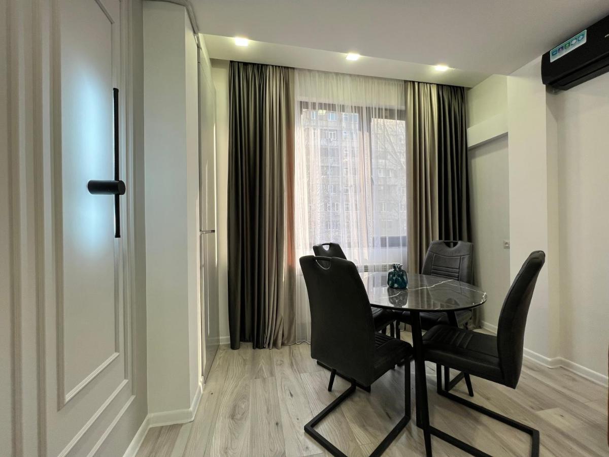Cozy Apt 3 City Center Yerevan Bagian luar foto