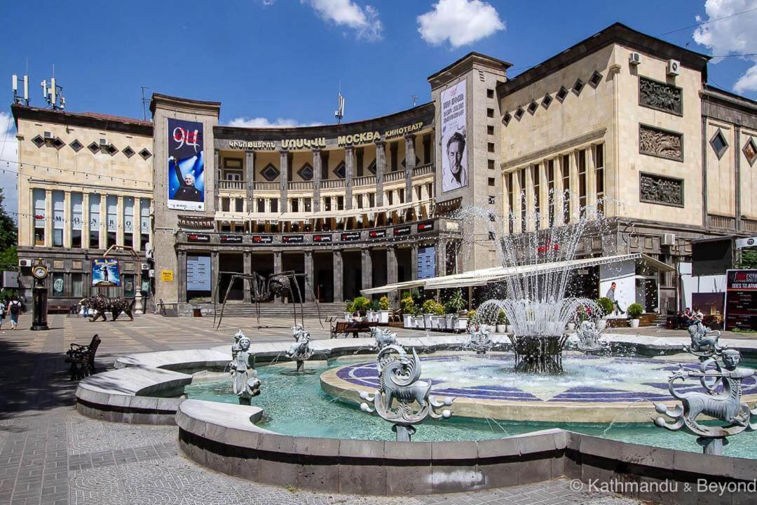 Cozy Apt 3 City Center Yerevan Bagian luar foto