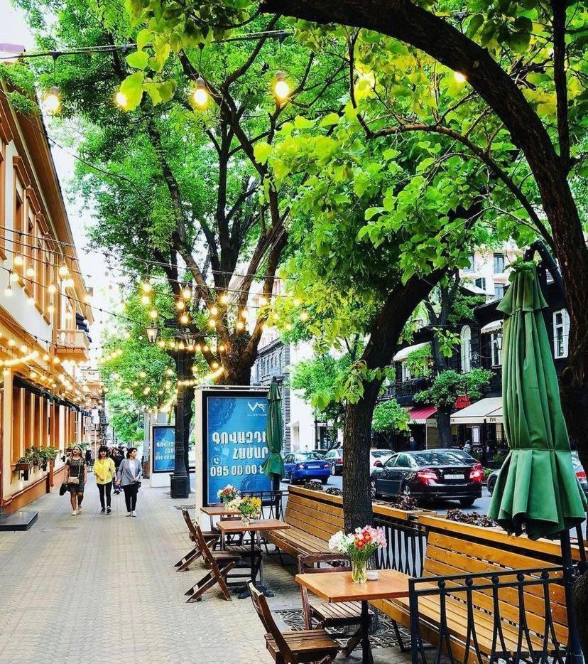 Cozy Apt 3 City Center Yerevan Bagian luar foto